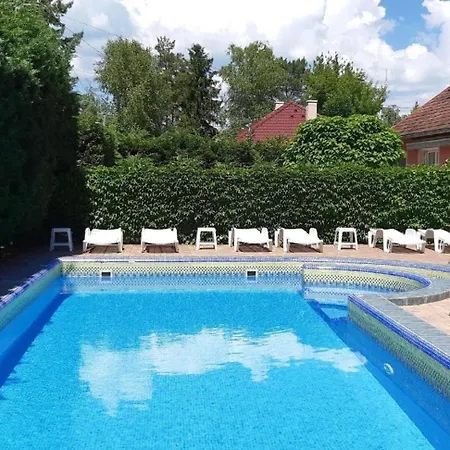 Apartment Ferienwohnung Mit Pool *